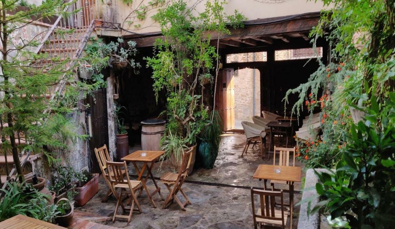 La Troje Oropesana Guest House Exterior photo